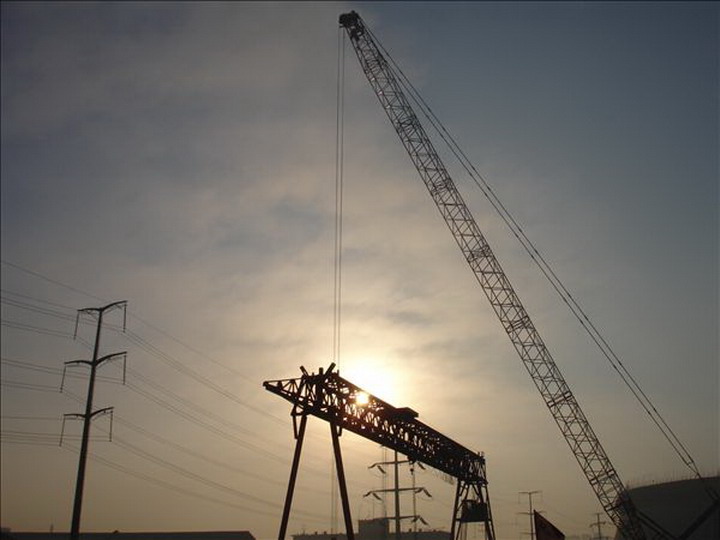 工地晨曦  （赵建坡∕摄）