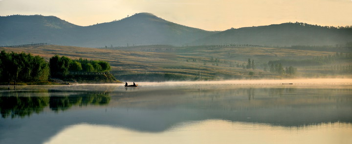 湖光万紫  （唐洪彪∕摄）