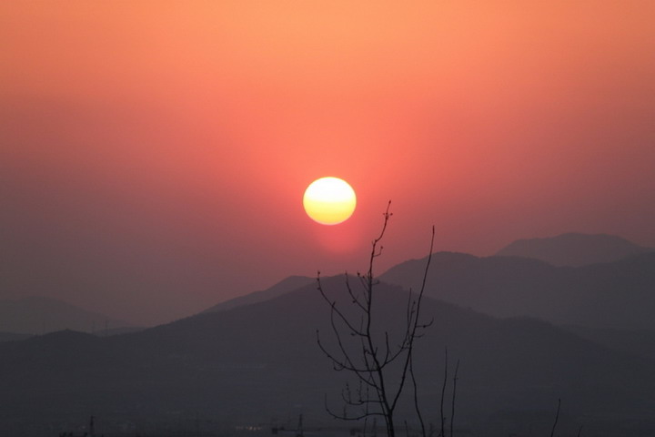 日出蓬勃（张凤鸣∕摄）